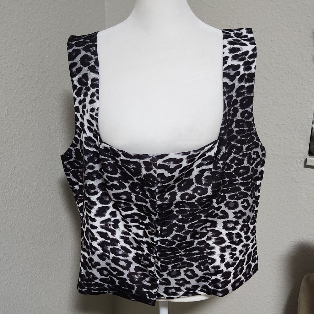 Kaiia exclusive square neck top in leopard print